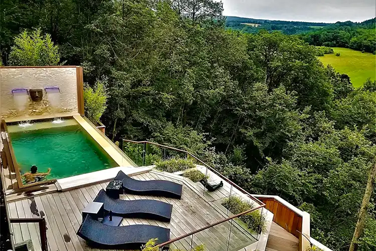 Wellness Chalet Roos Wellness-groepsaccommodatie in de Ardennen met zwembad, sauna, stoombad en jacuzzi