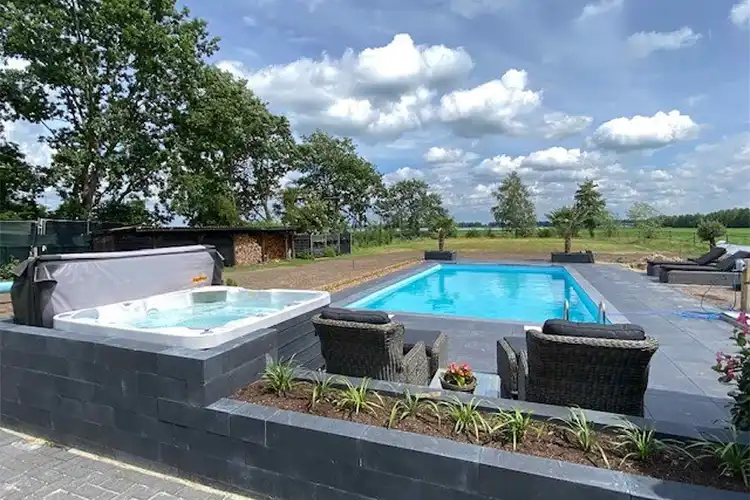 Vakantiehuis Drentse Lagune Vakantiehuisje in Drenthe met zwembad, hottub en sauna